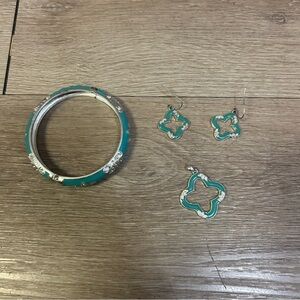 Avon Teal and Silver Earring, Bracelet and Pendant Set